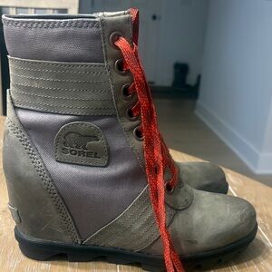 Sorel Women's Brown and Red Lace-Up Boots